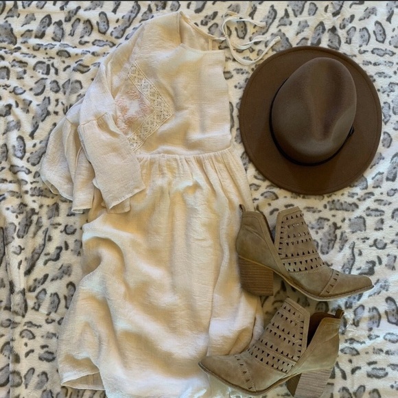 Bohemian Ethereal Embroidered Dress 👗 - Picture 2 of 2